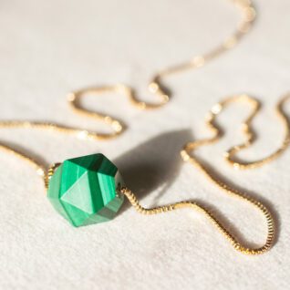malachit halskæde, grøn krystal, krystal smykker, halskæder