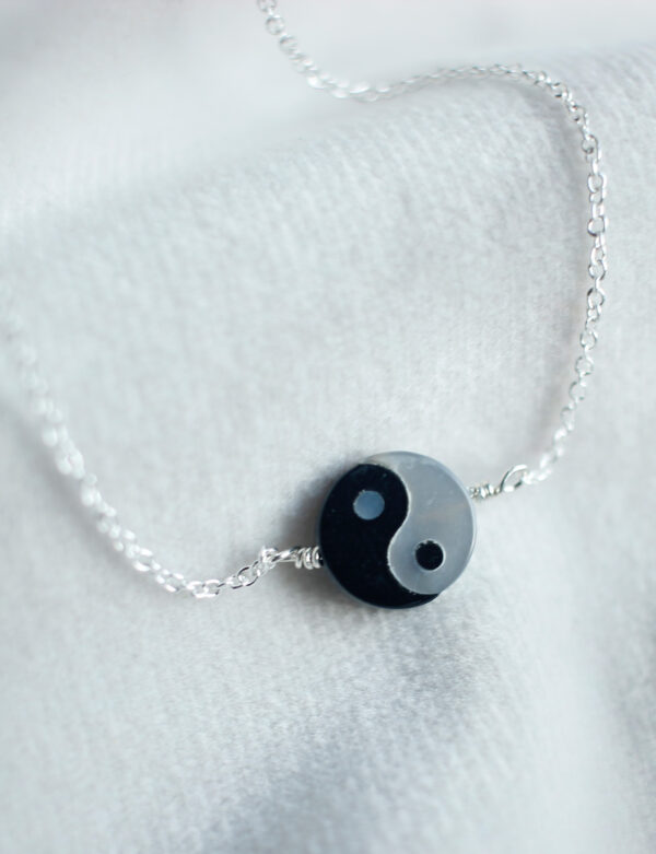 yin og yang halskæde i sølv