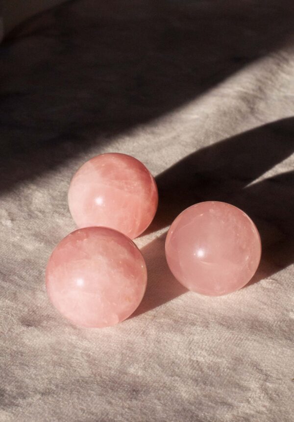 rosenkvarts kugle, roskvarts lyserød krystal