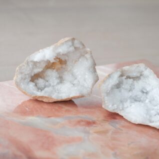 Geode, bjergkrystal, rå krystal, krystaller, smukke boho nordisk indretning