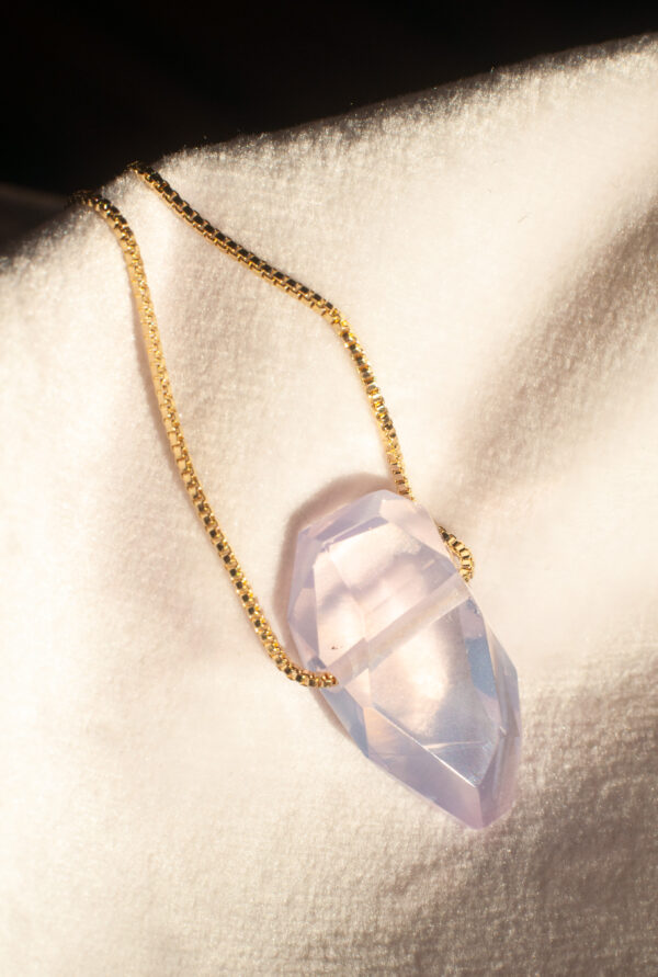 Lavender moon quartz, halskæde med krystal, krystal smykke, krystaler halskæde
