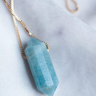 Akvamarin halskæde, aquamarine halskæde, blå krystal, krystal halskæde
