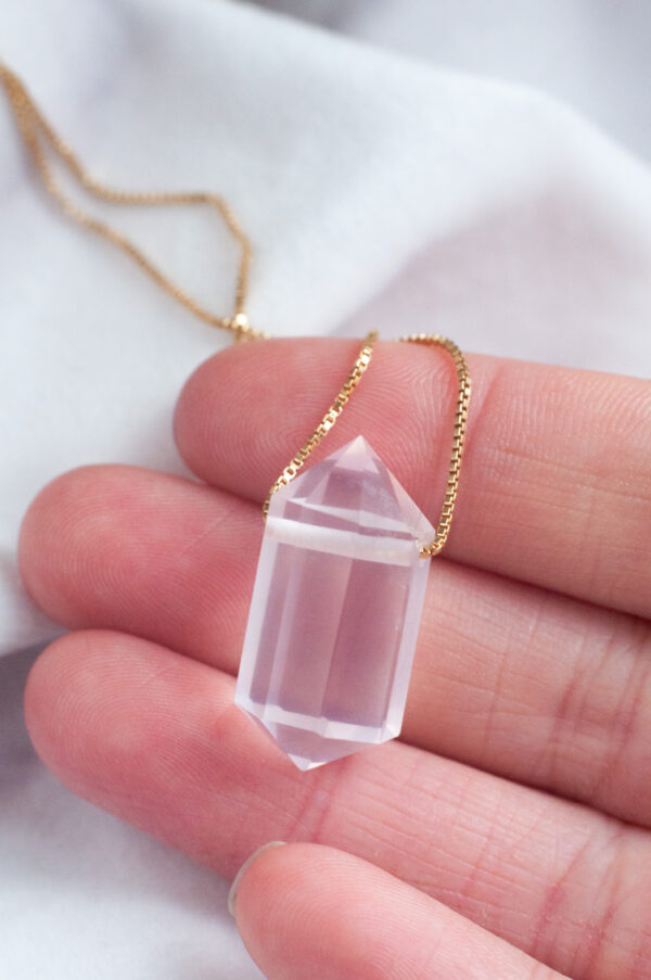 lyserød krystal, krystal halskæde, rosenkvarts smykke